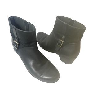 Clarks Black Leather Ankle Bootie Women's Sz 8 N Heeled Comfort Casual Zip Boots